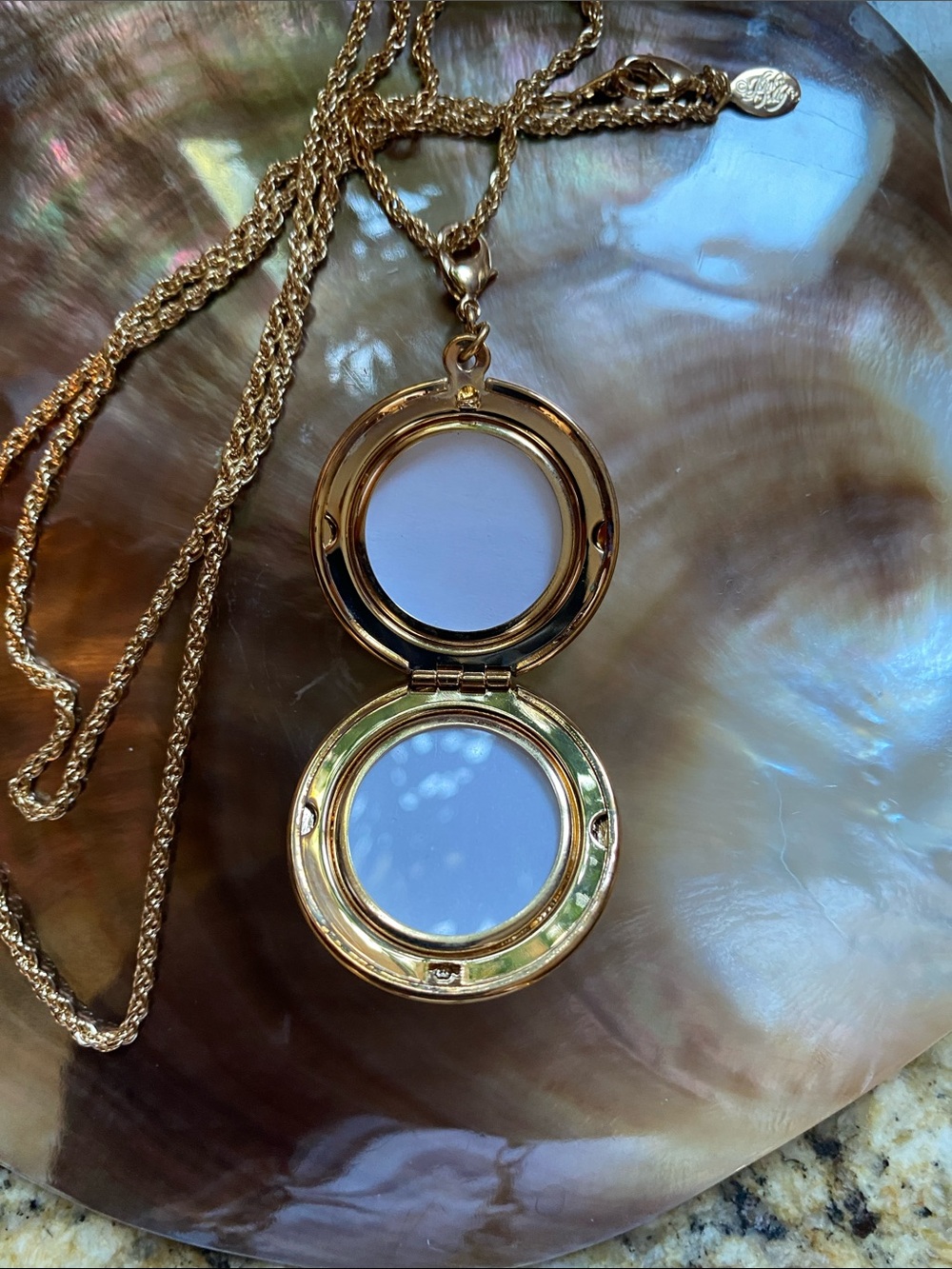Kirk’s Folly Locket necklace in pristine condition! 🧡 - Picture 2 of 3